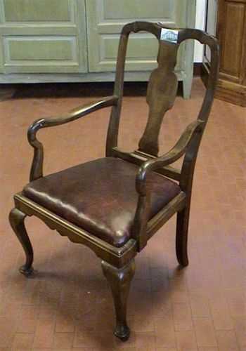 1065 - sedia con braccioli e seduta in pelle.jpg